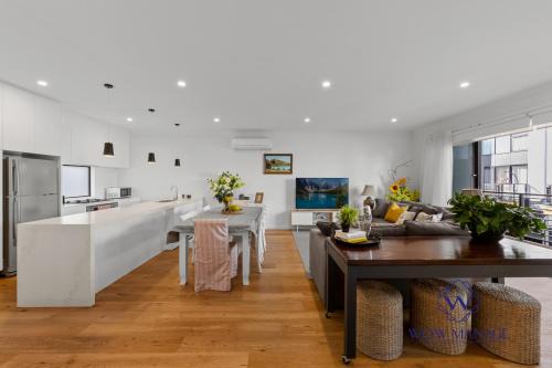 Port Melbourne House | Spacious & Cosy 4B3B near DFO & Convention Centre
