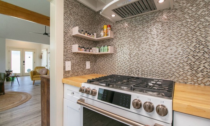 Gulfport Cottage | Spacious Cottage Near the Beach