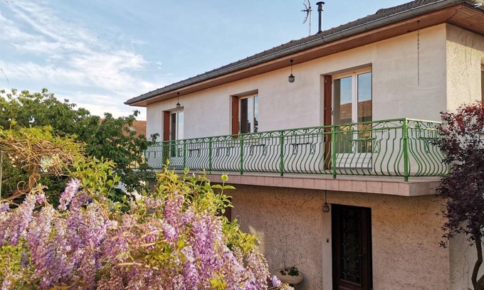 Roanne Cottage | Spacious cottage with terrace, fireplace, wifi and parking in Roanne