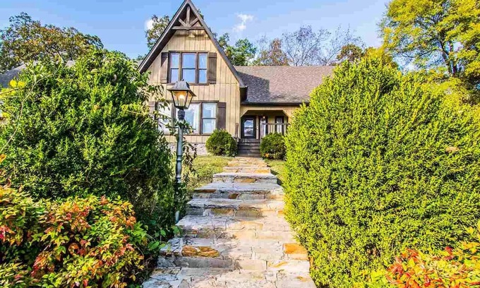Bowling Green House | Spacious CountryView Villa near WKU and downtown