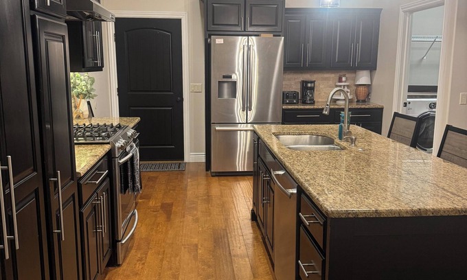 Salina House | Spacious cozy 4-bedroom house