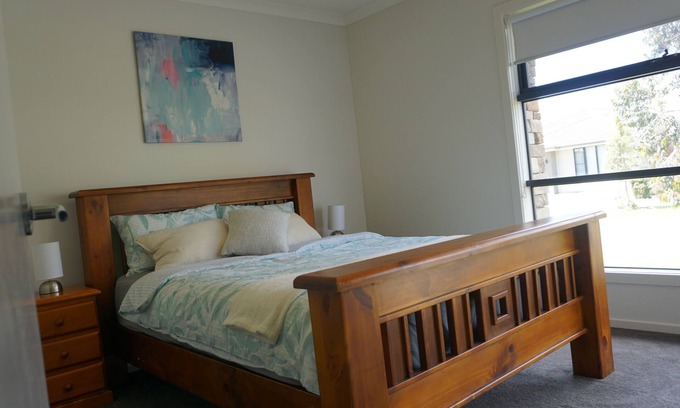 Werribee House | Spacious & Cozy Family Retreat in Melbourne’s West