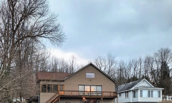 Wolcott House | Spacious, Cozy Waterfront Property on Port Bay, NY