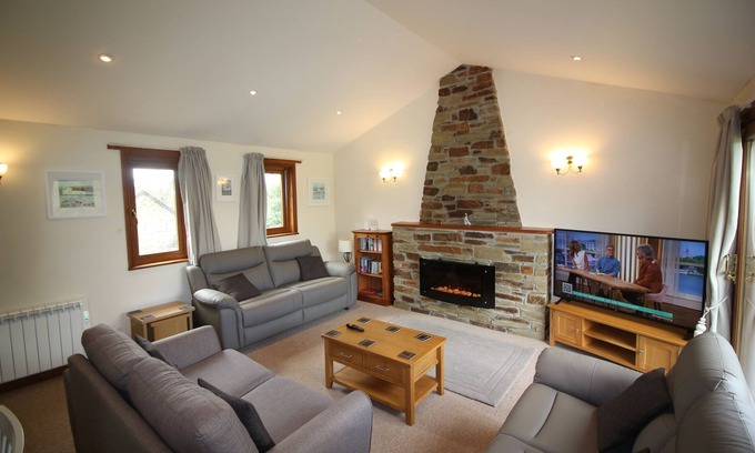 St Wenn House | Spacious detached Bungalow 3 bedrooms with shared indoor swimming pool and gym
