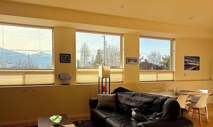 Joseph Apartment | Spacious dog-friendly apartment with a mountain view in Joseph