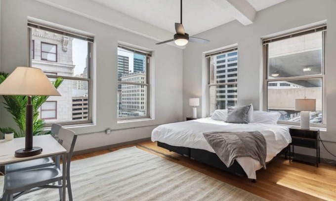 Downtown Kansas City Apartment | Spacious Downtown Retreat with Indoor Pool & Gym