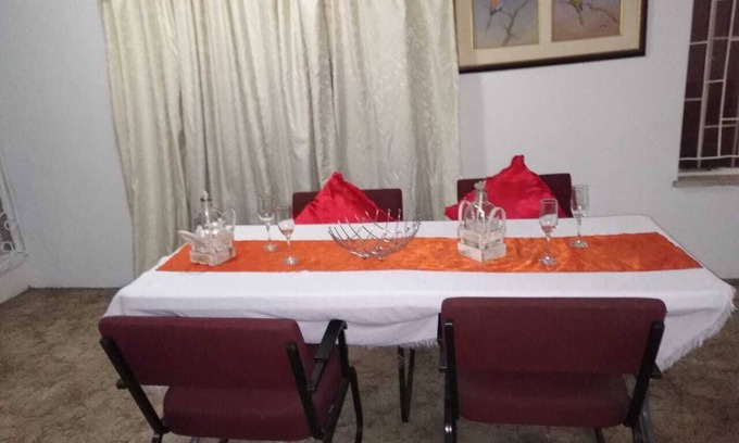 Greater Johannesburg Metropolitan Area House | Spacious duplex wing, situated close to top 10 Soweto tourist attractions.