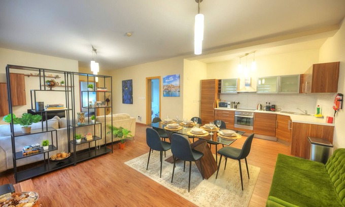 Pieta Apartment | Spacious & elegant 2 bedrooms, 2 bathrooms DBOR1-1