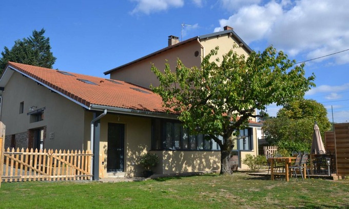 Chazelles-sur-Lyon Cottage | Spacious Family Cottage with Garden, Terrace, and Modern Amenities in Chazelles-sur-Lyon