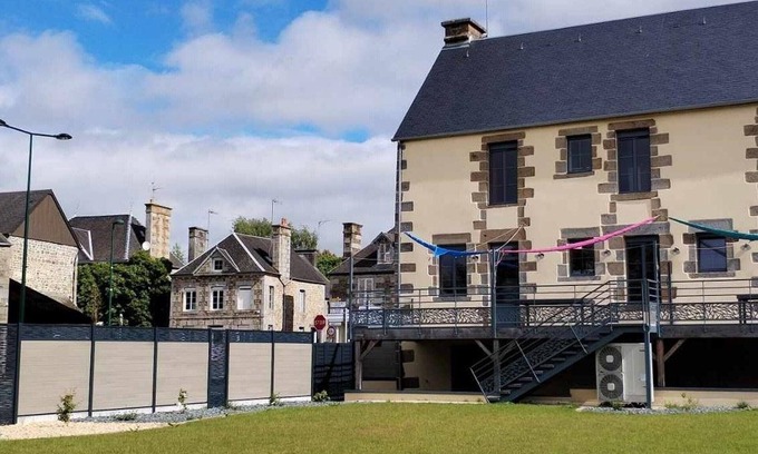Cuves Cottage | Spacious Family-Friendly Home with Large Terrace Near Mont St-Michel