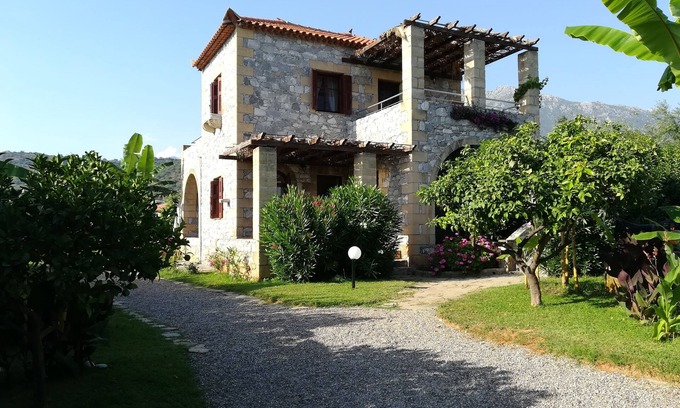 Lefktron Apartment | Spacious, family friendly ground floor apartment with large garden near the sea