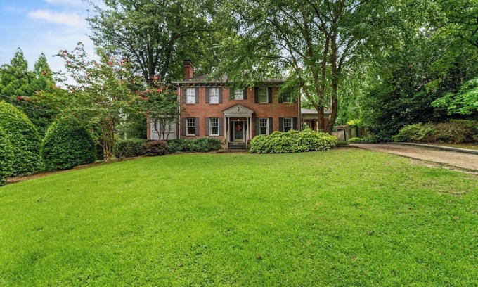 East Side Villa | Spacious Family Haven - Emory Heritage