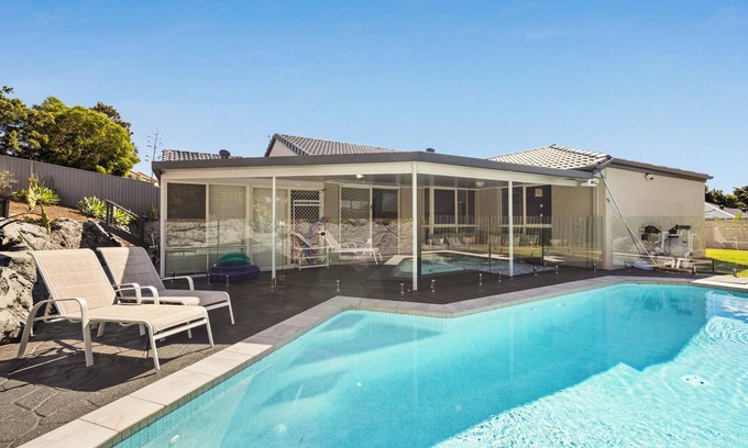 Mudgeeraba House | Spacious Family Home Wifi and Salt Pool