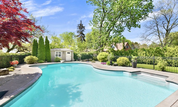 Kingsville House | Spacious family home in the heart of an idyllic town.