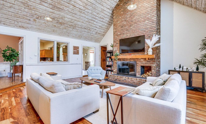 Fort Wayne House | Spacious Fort Wayne Home w/ Hot Tub + Sauna!