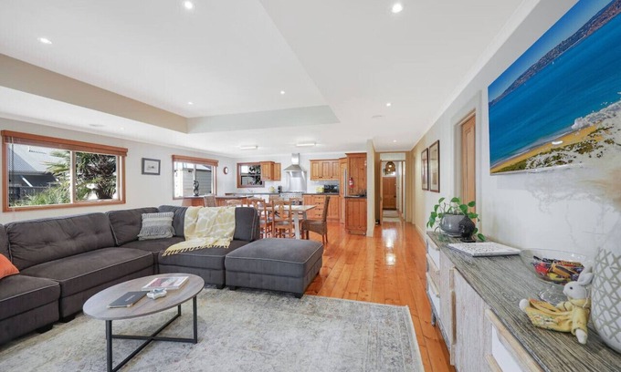 Warrnambool House | Spacious four bedroom central house | sleeps 8