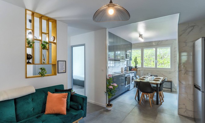 Herouville-Saint-Clair Apartment | Spacious 4 Bedroom Apartment - Ideal for Families & Groups