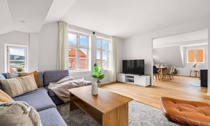 Bergen City Centre Apartment | Spacious Gem In Old Town I NEW 2025 I 3 Bed 2 Bath