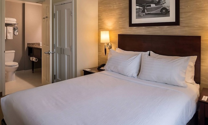 O'Hare Resort | Spacious Good-Value Accommodation! Pet-Friendly Property with Onsite Parking!