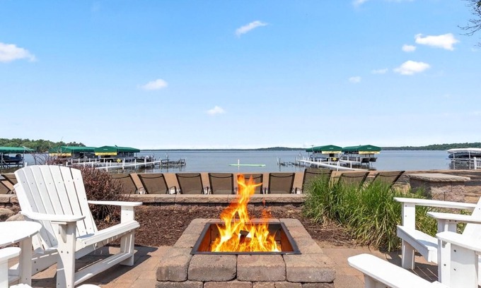 Nisswa Condo | Spacious Gull Lake Beach Condo, Lake Access and Fire pit