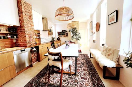 Nygard Apartment | Spacious historical art oasis in the city center