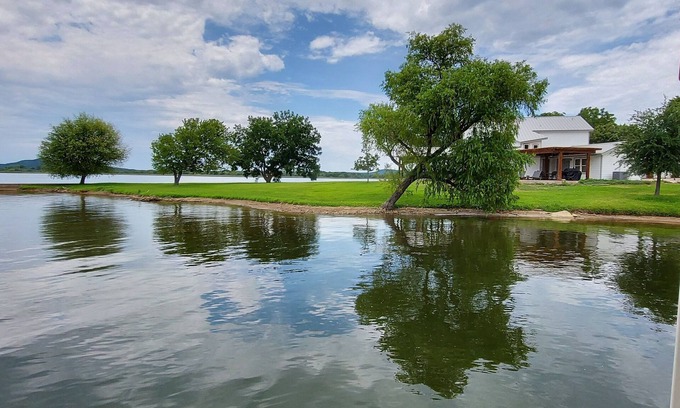 Graford House | Spacious Home at McGinnis Point