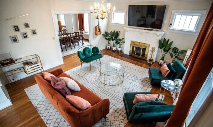 Luray House | Spacious Home Downtown - Walk to Parks & Shops