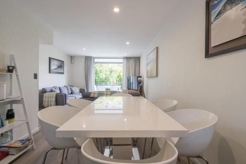 Parnell Apartment | Spacious Home Near CBD SPA Pool Parking 3BR