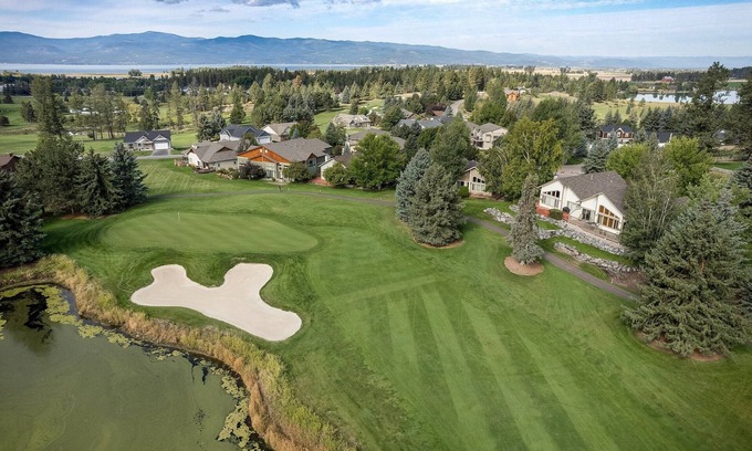Bigfork House | Spacious home on golf course w/stunning views & fireplace - Colter Loop Golf Escape