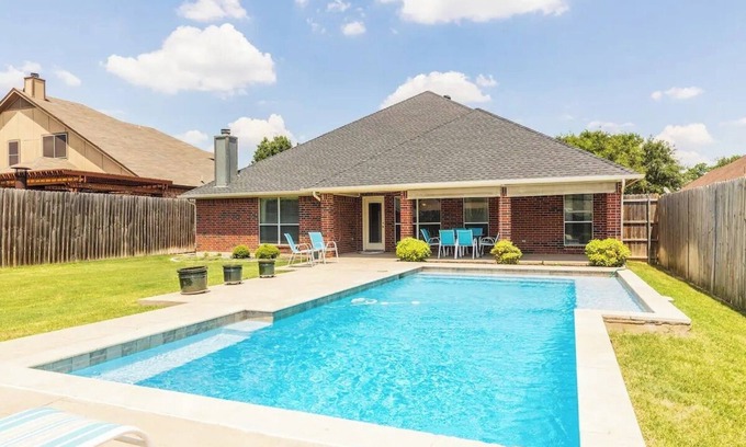 Watauga House | Spacious Home. Pool. Hot Tub. Grill. Pool Table. 4 Bed. 2 Bath.