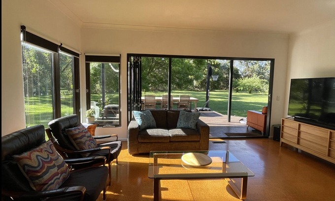 Bittern House | Spacious home set on 1.5 acres in the beautiful Mornington Peninsula.