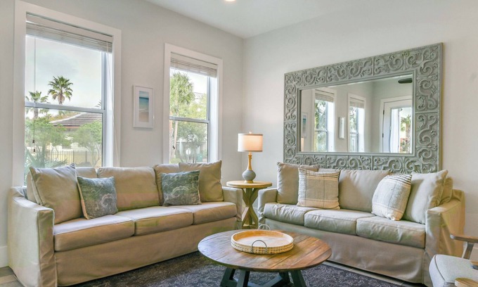Villages of Crystal Beach House | Spacious Home w/Lagoon Pool Views & Seasonal Beach Trolley in Destin! π΄πΊπ