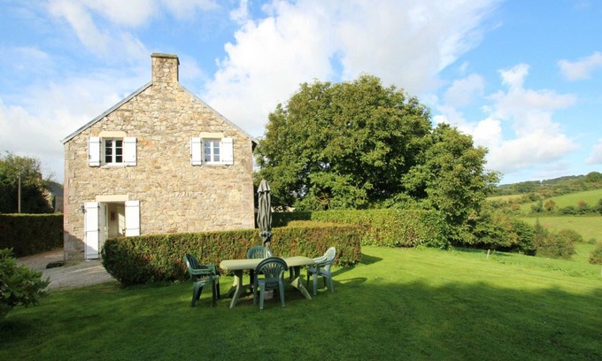 Cotentin Cottage | Spacious Home with Fireplace & Garden, Ideal for Families & Pets, WiFi, Near Bricquebec-en-Cotentin