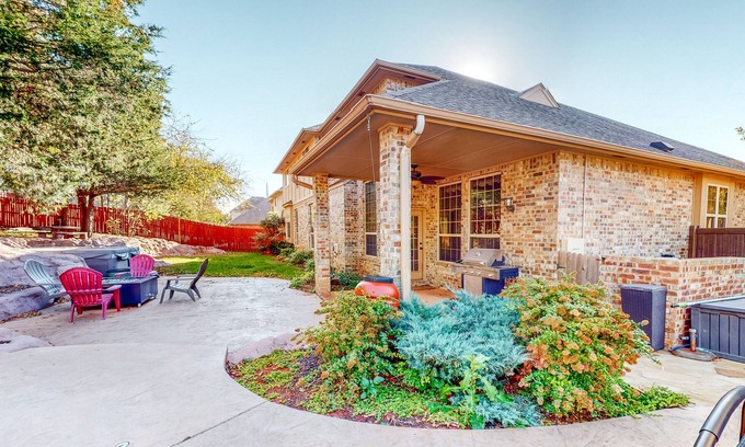 Edmond House | Spacious Home with Private Pool- Home Office & Gym