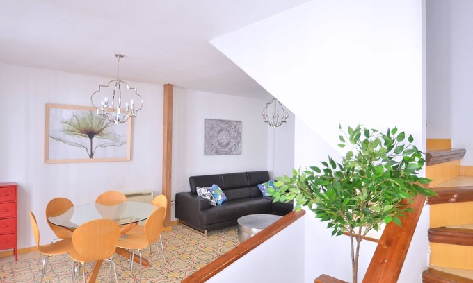 Beiro House | Spacious house for 6 persons, Granada Centre,private garage