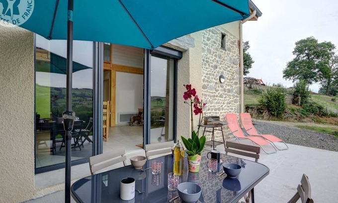 Saint-Heand Cottage | Spacious house with terrace, garden, and wood stove in Saint-Héand
