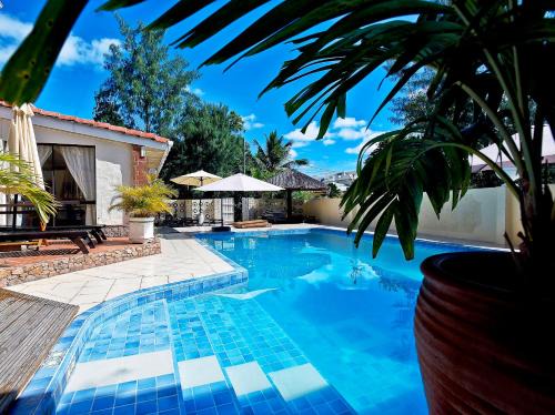 Glacis House | Spacious House with Shared Pool in Machabee