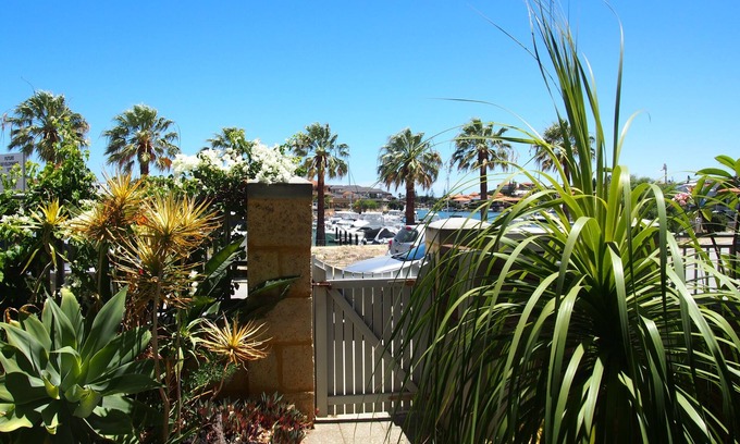 Mindarie Apartment | Spacious living in the heart of the marina