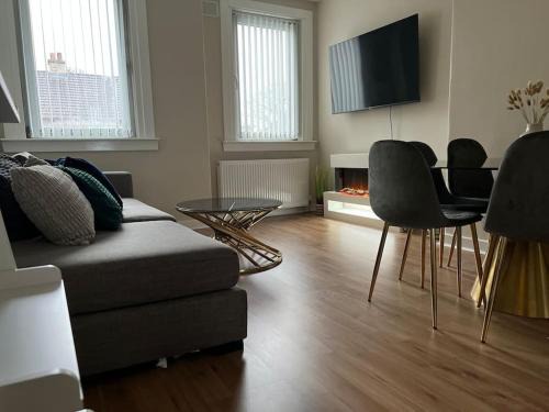 Dysart Apartment | Spacious Luxury 3 Bedroom Flat in Kirkcaldy, Fife
