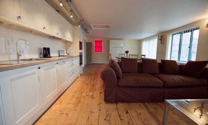 Ipswich Apartment | Spacious, Luxury Apartment with Roof Terrace Near The Waterfront, Ipswich