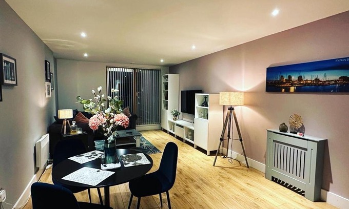 Ipswich Apartment | Spacious Luxury Waterfront Apartment