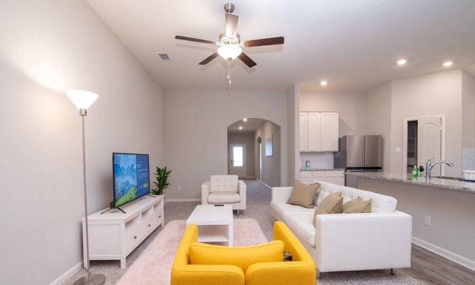 Anna House | Spacious, modern, 2 KING beds FREE wifi & parking