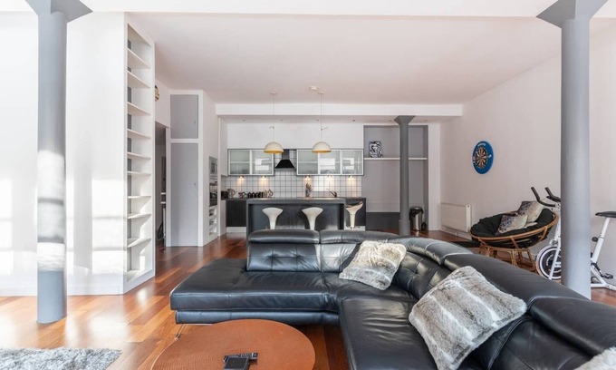 Tradeston Apartment | Spacious Open-Plan 2 Bed Apartment, Ideal Location close to Glasgow City Centre