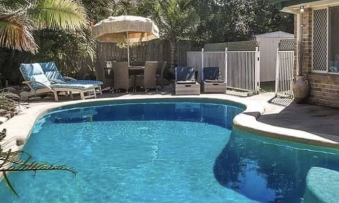 Mountain Creek House | Spacious Pet Friendly Home with Private Pool 5mins from Mooloolaba Beach