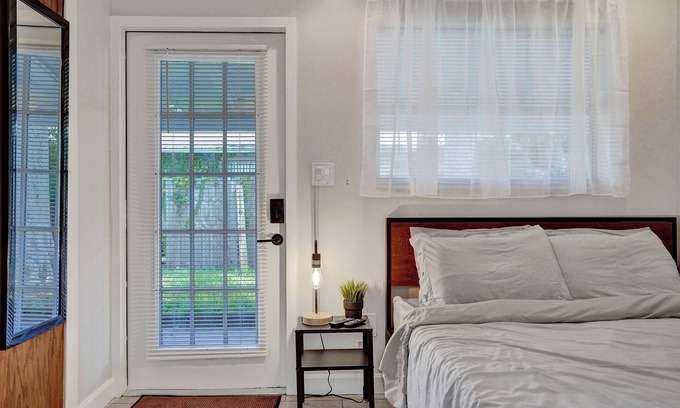 Middle River Terrace House | Spacious Queen Suite Near Beach & Dining