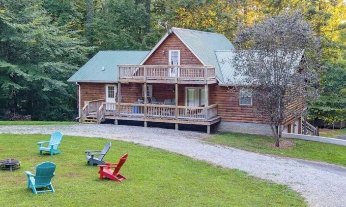 Albany Cabin | Spacious Retreat on Dale Hollow! Walking distance to Safe Harbor Wisdom Dock.