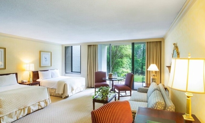 Williamsburg Hotel | Spacious Retreat! Room w/Balcony | Discover Museums Nearby