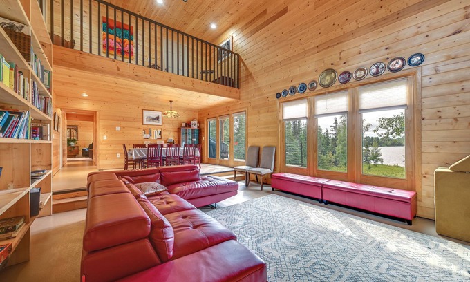 Ridgeway House | Spacious Soldotna Home w/Mackey Lake Views!
