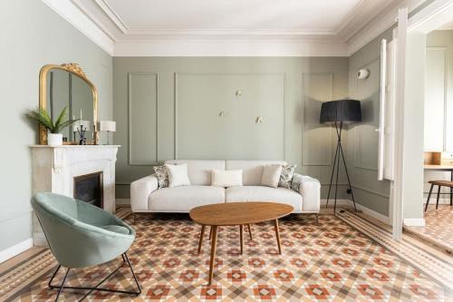 Dreta de l'Eixample Apartment | Spacious Stylish 4-bedroom Modernist Apartment