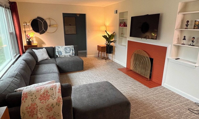 Wauwatosa House | Spacious, Stylish Retreat. Cozy and Quiet. Centrally located 3 bed Ranch
